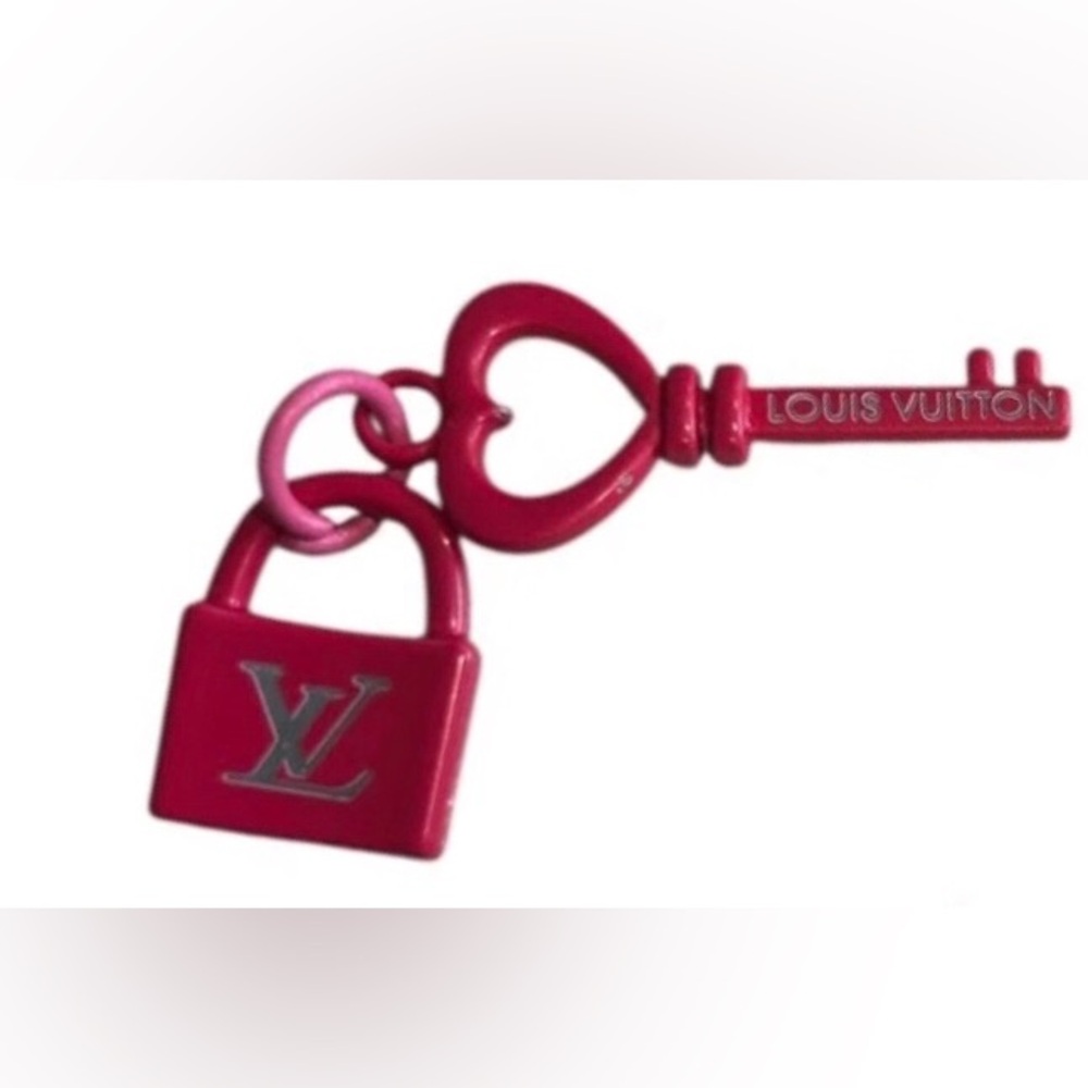 Heart Key and Lock Zipper Pull Charm Pink LV